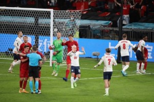  里尔vs巴黎焦点战，VAR介入改判引争议  