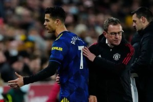  曼联新帅滕哈赫首秀遭遇开门黑  